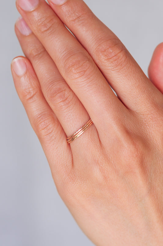 Anello in oro battuto super sottile