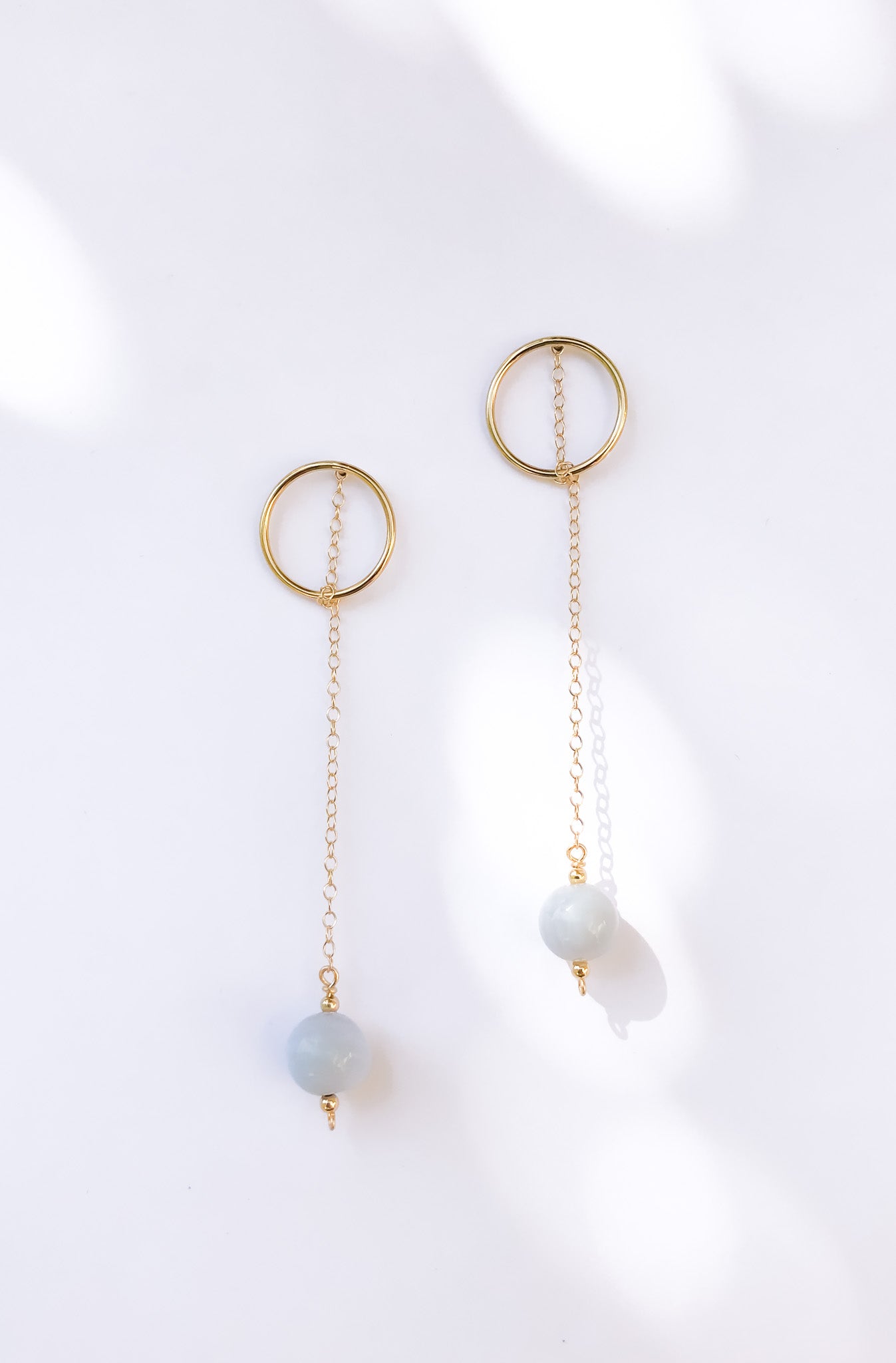 Lange Chalcedon-Ohrringe