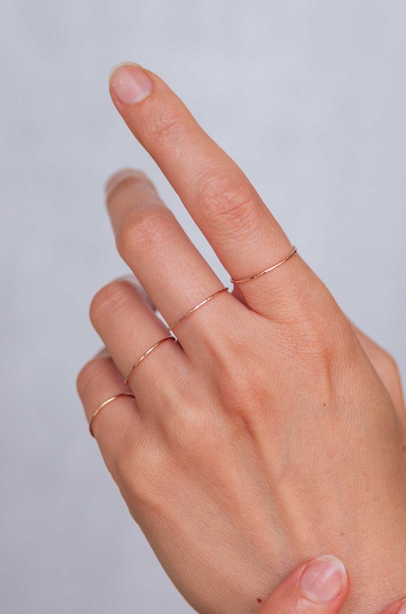 Superdünner gehämmerter Goldring