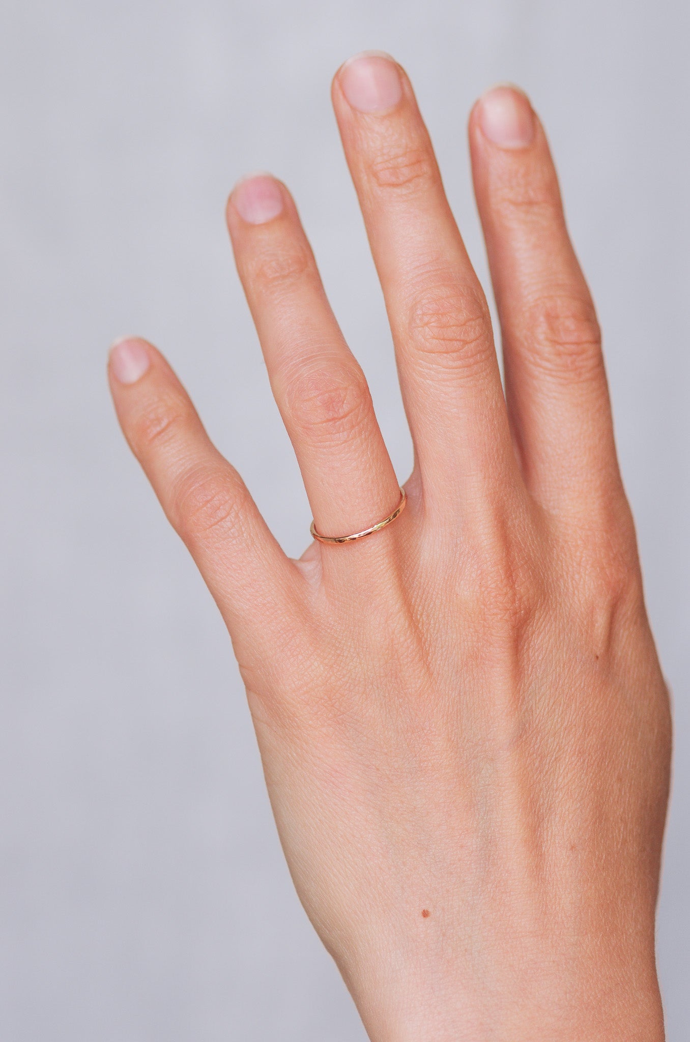 Superdünne geklopfte Goldring