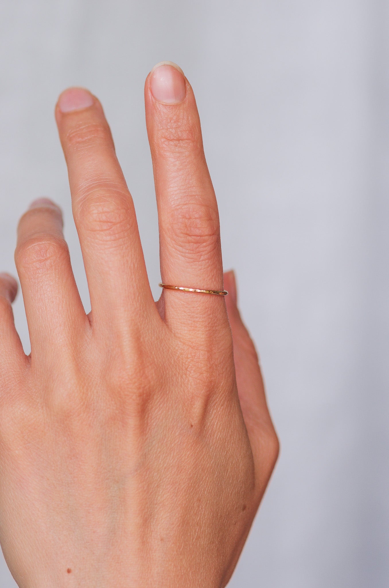 Superdünne geklopfte Goldring