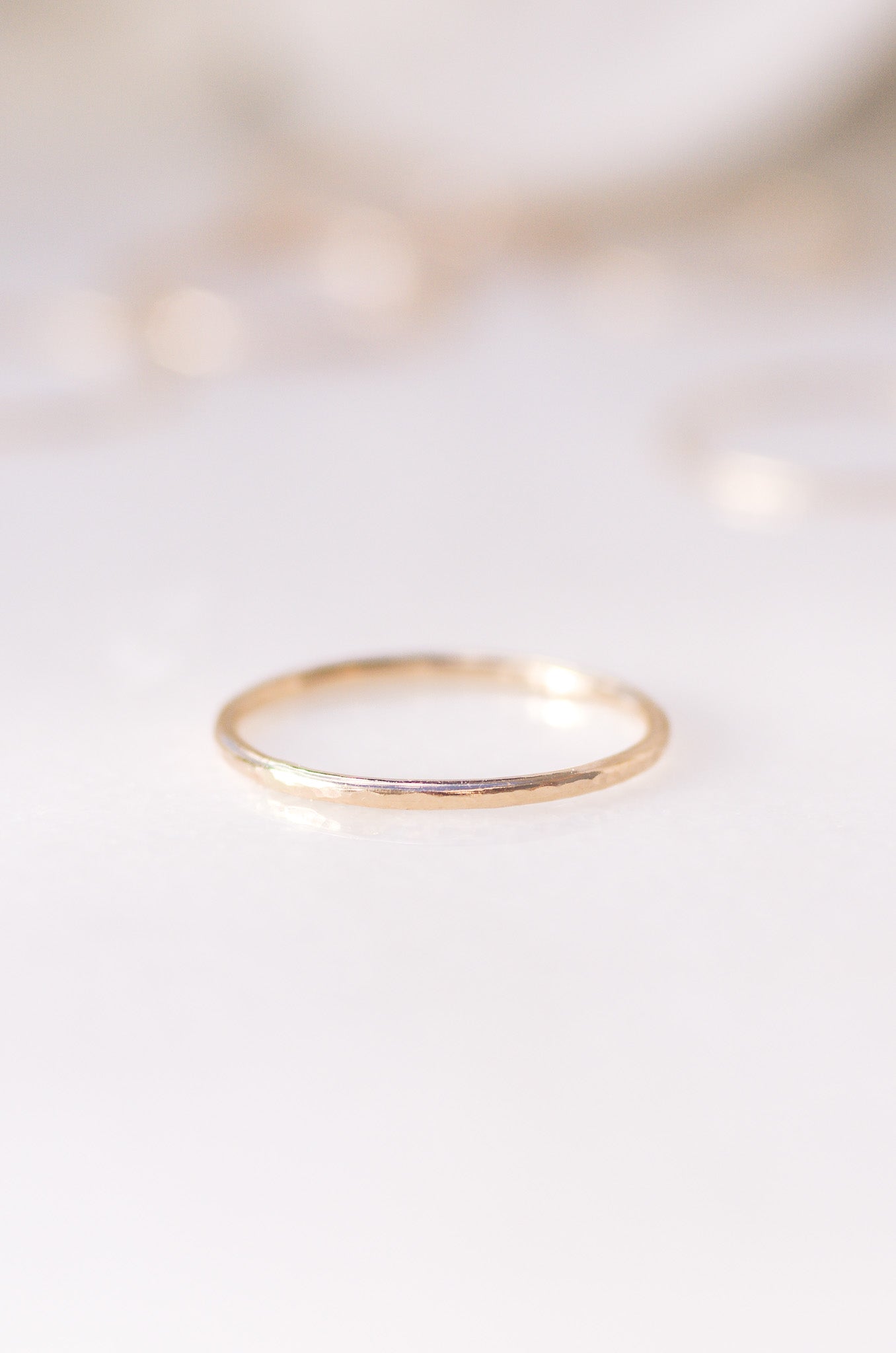 Superdünne geklopfte Goldring