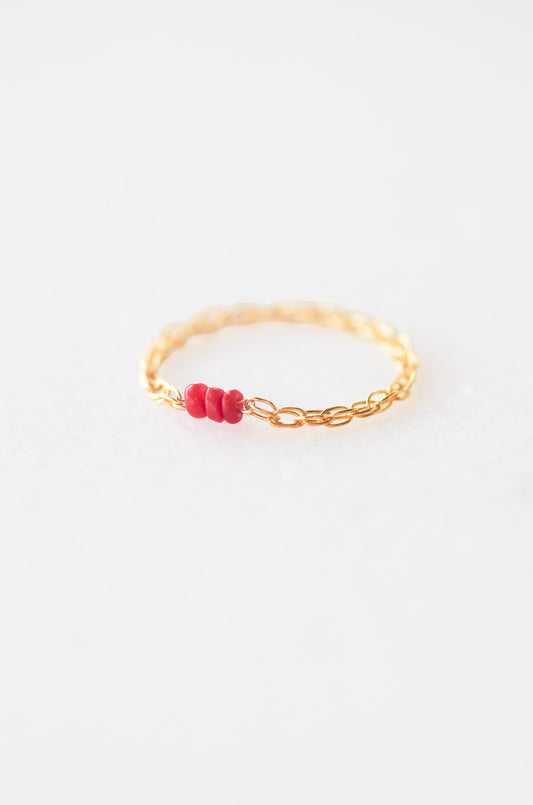 Goldkettenring mit roter Koralle