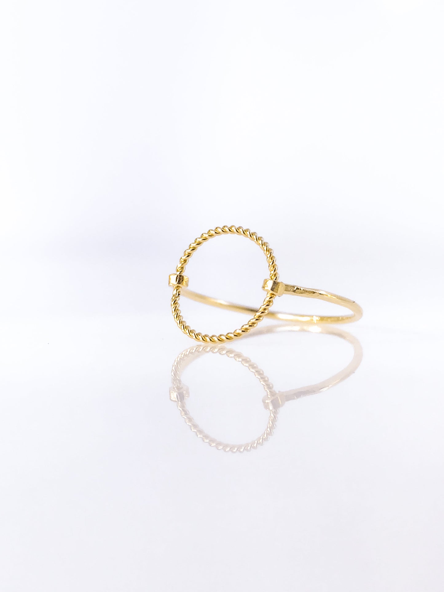 Twisted Circle Ring | Gold