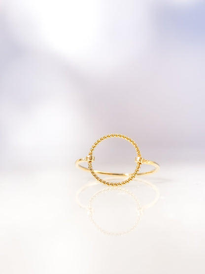 Twisted Circle Ring | Gold