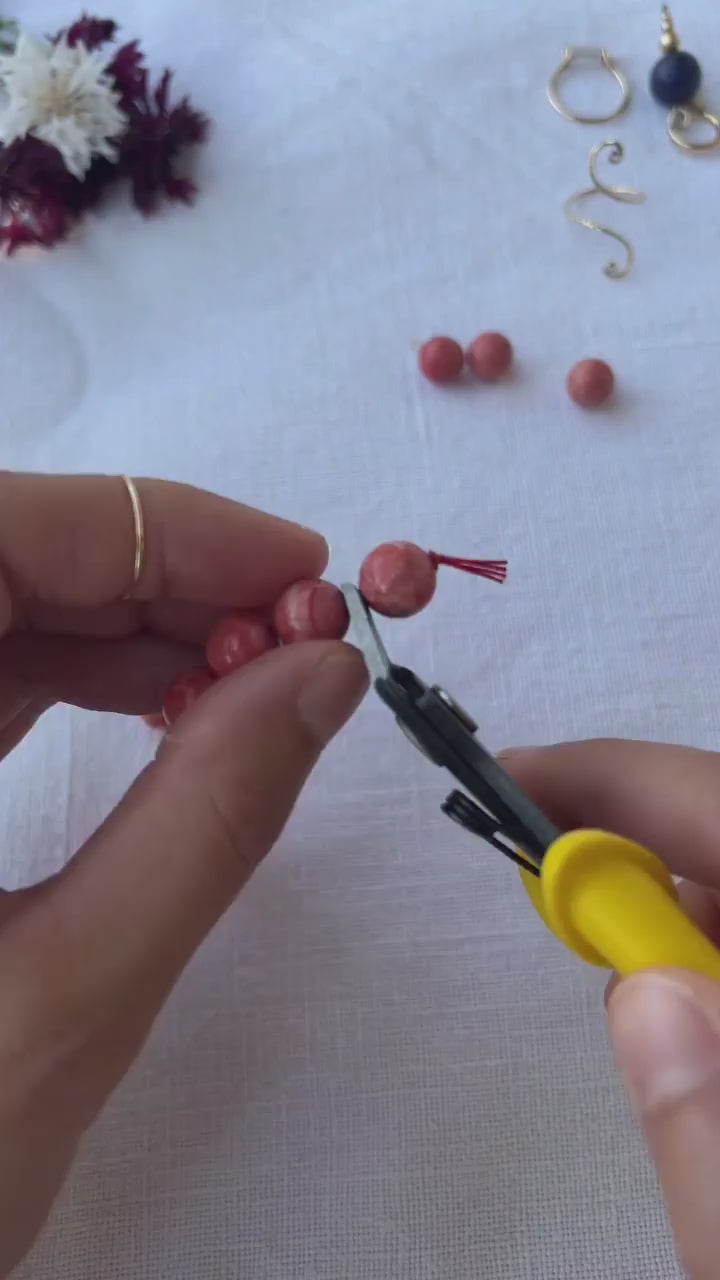 comment if you're one of the lucky owners of these coral earrings and I'll make you a matching ring 😏

I've been searching for coral beads like these for weeks now - no luck😩

So if you want a pair NOW IS YOUR TIME!

p.s. all Rays&Riches jewellery is sustainably made with 100x more gold than gold plated jewelry and with vintage gems! 💚 

That means it's much more durable and will never turn your skin green!

Better for you, better for the planet♻️

Love all things sustainable living, slow fashion, and ch